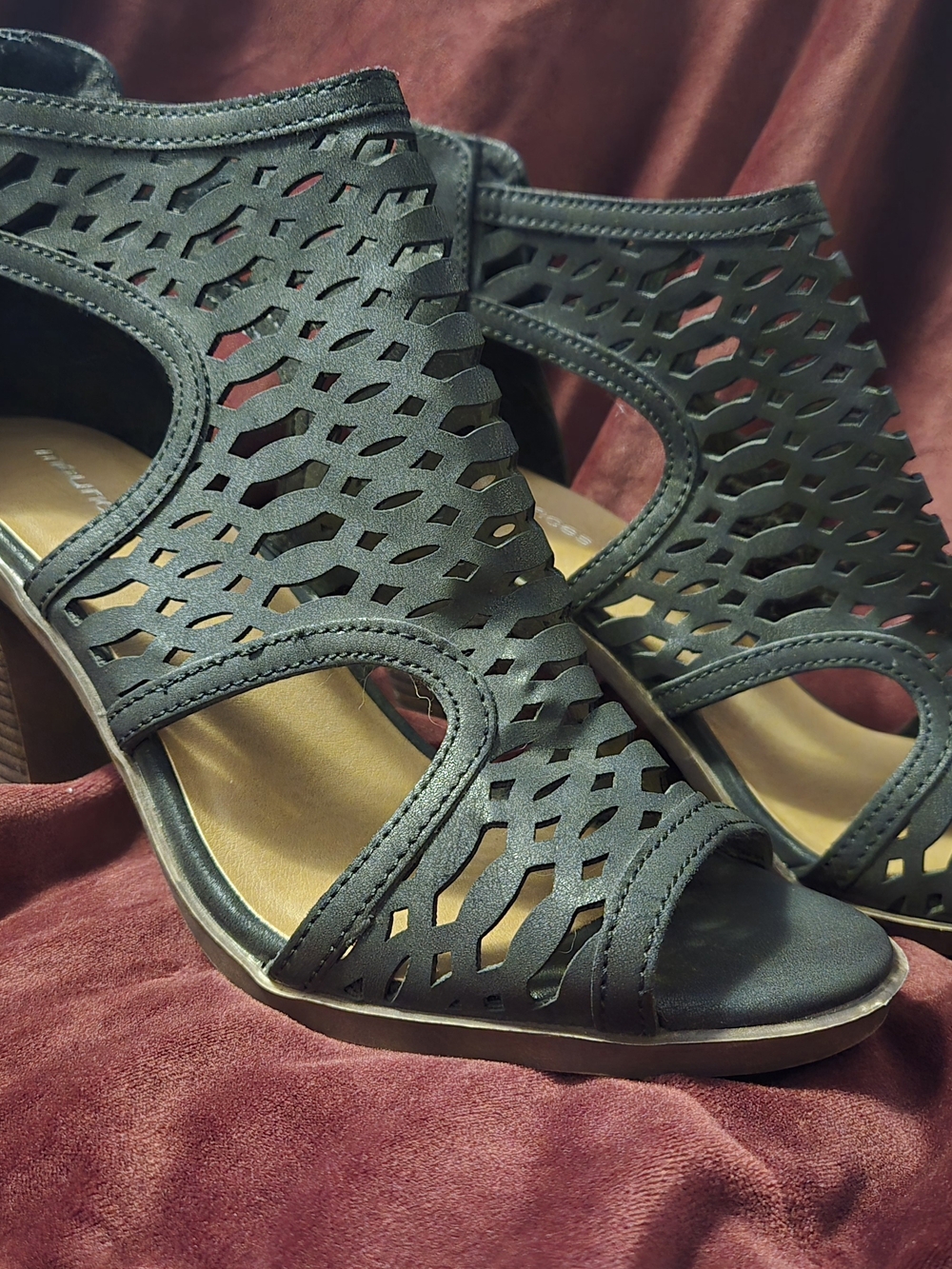 Women's Black Laser-Cut Open-Toe Heels 9m
